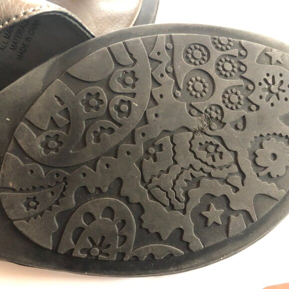 brown thong sandals - Picture 5 of 6